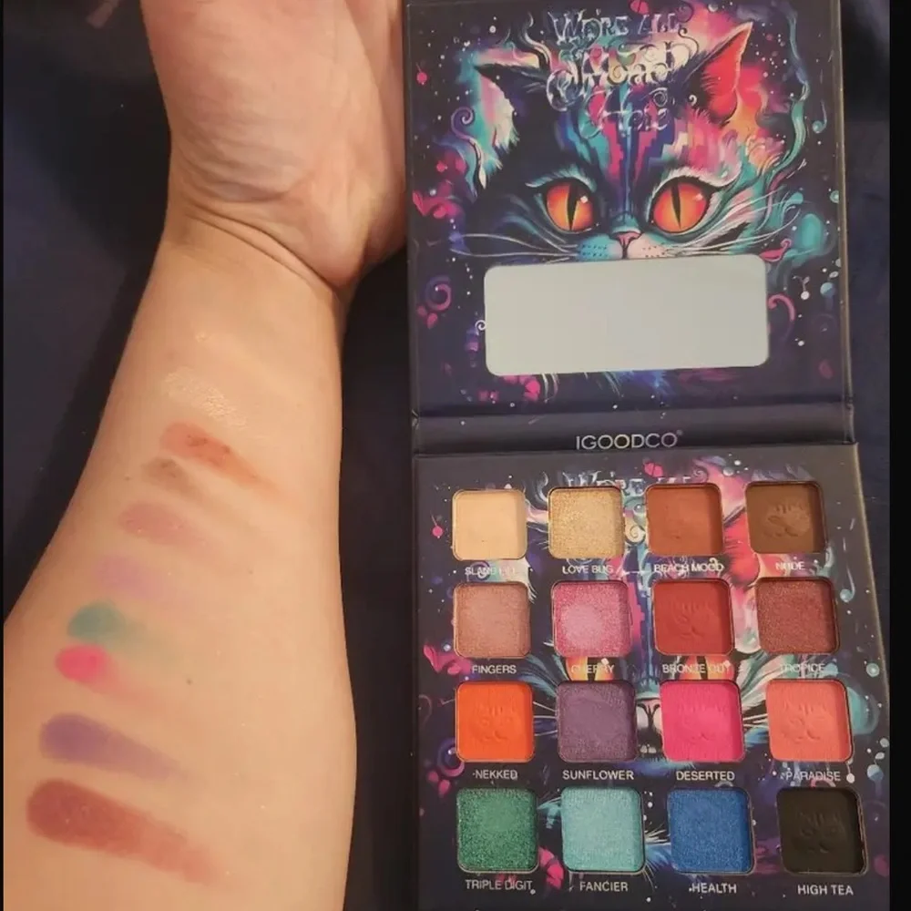 🆕 16-Color Eyeshadow Palette - Cat King Edition, Matte & Shimmer Finishes